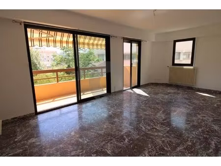 3p a louer menton carnoles limitrophe rcm - 2 balcons