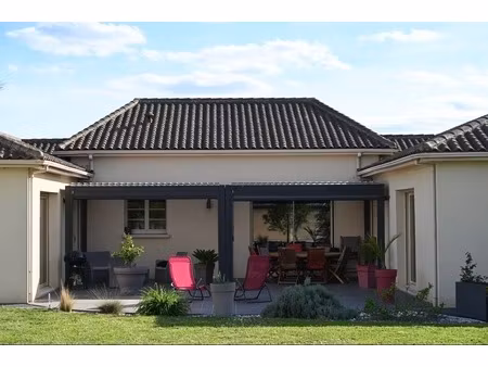 vente exclusivité - propriété d'exception de plain-pied avec piscine - availles-en-châtell