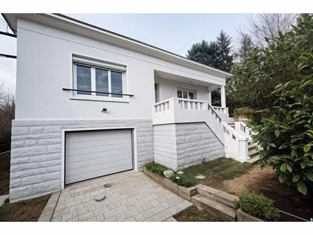 maison familiale rénovée de 135 m² avec garage et terrain