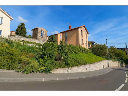 maison 3 chambres avec terrain et stationnement / secteur recherché