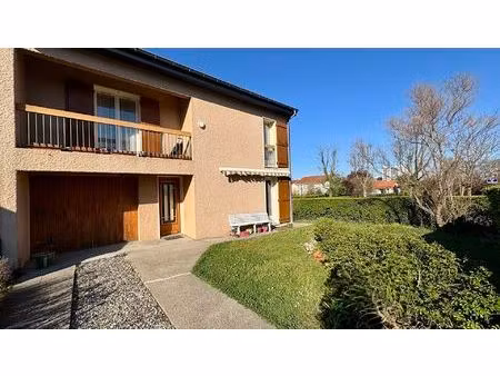 maison de 110 m² avec garage  terrasse et jardin.