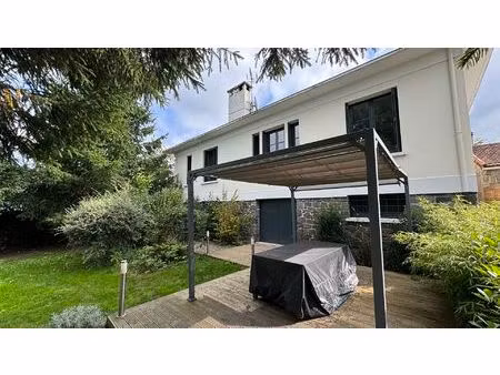maison familiale de 150 m² avec piscine et grand terrain  sans vis-à -vis à puy-guillaume