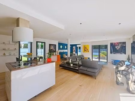 quéven : grande contemporaine de 180m²
