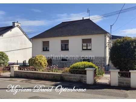 rostrenen proche centre : maison avec 2 chambres + espace indépendant + jardin