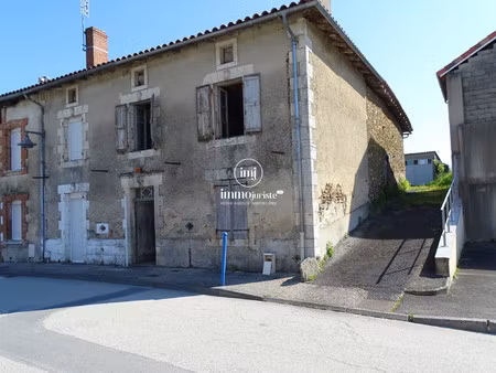 maison en pierre avec grange et jardin