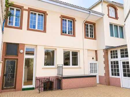 rare à la vente au coeur de la neustadt à strasbourg !