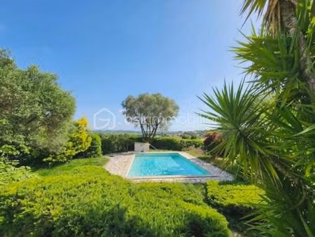 villa d'exception sur les hauteurs de tourbes avec un appartement indépendant