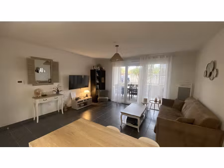 appartement t2 avec loggia et parking à sussargues