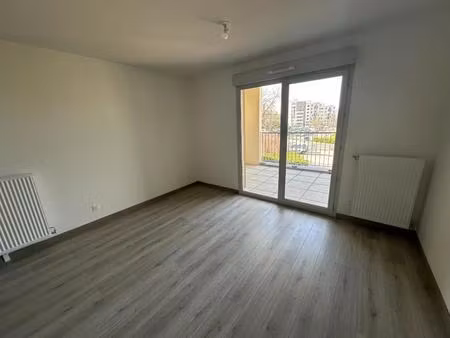 t2 avec loggia et parking à villefontaine