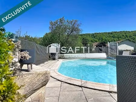 maison familiale avec accès plain-pied / pmr – piscine – triple garage – terrain plat