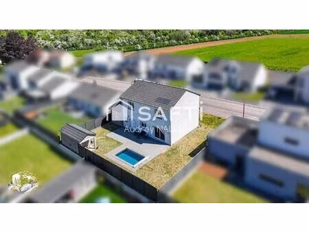 contemporaine avec piscine et beaux volumes