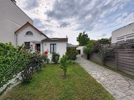 maison avec jardin à maisons-alfort aux volumes singuliers et f