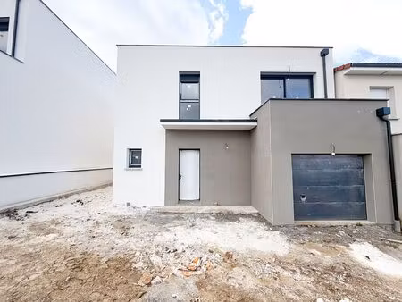 maison 5 pièces de 140 m2