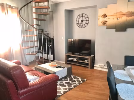 location appartement 2 pièces 52 m² à châteauneuf-du-pape (84230)  746 €