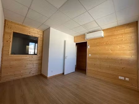 local commercial le brezet