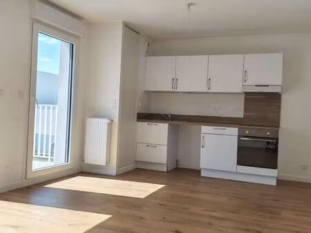 location appartement 3 pièces à la chapelle-des-fougeretz (35520) : à louer 3 pièces / 63m