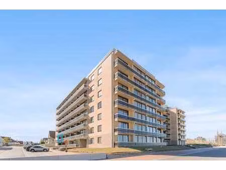 appartement rénové avec vue latérale sur mer