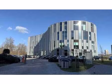 bureaux de haute qualité à louer au planet business center