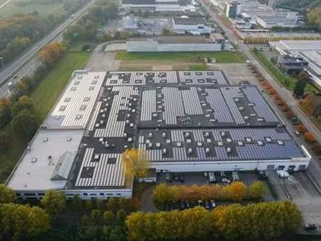 magazijn van 786 m² met 471 m² kantoorruimte nabij de e34