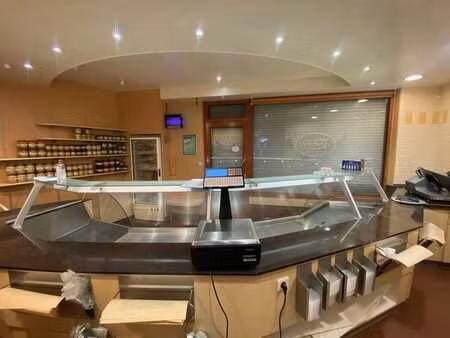 très bel immeuble de rapport commercial et résidentiel