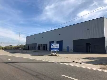 a louer - entrepôt + bureaux - visé