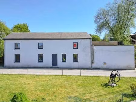 maison (2 ch.) avec garage prête à vivre !