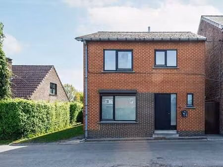 maison 4façades de 3chambres avec passage latéral et jardin