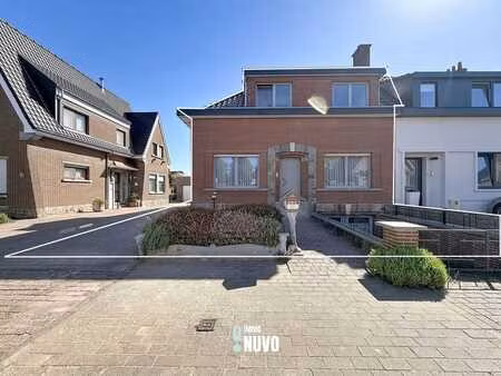 maison 3 chambres  grand jardin et 2 garages