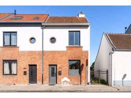 maison charmante avec terrasse et 3 chambres