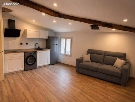 grand loft entièrement rénové – 40 m² – meublé neuf – disponible rapidement