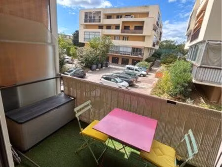 studio meublé avec terrasse – balaruc-les-bains – clim – refait à neuf