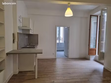 location f2 rénové – cœur de ville le vigan