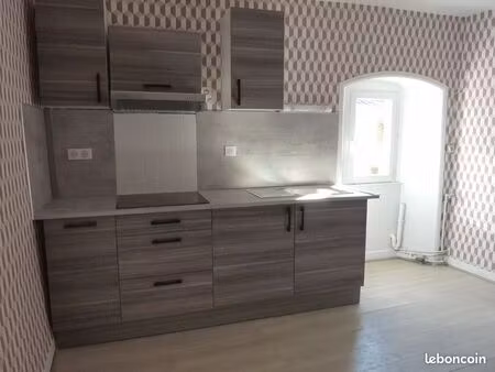 appartement 2ieme étage dans le bourg de lisle 