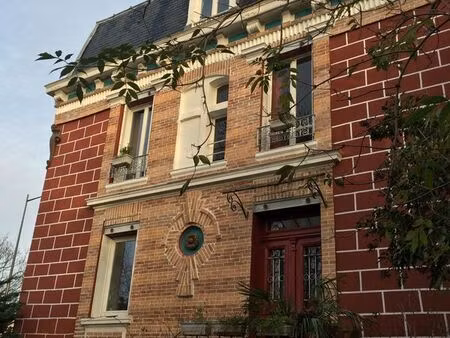 hotel particulier en bord de seine 245m² meublé - cour avec parking - pont de saint cloud