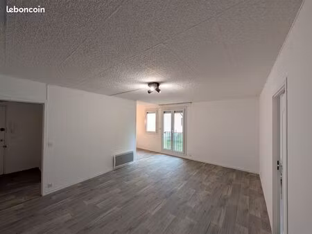 appartement 2 pièces 51 m² – rdc calme – parking + cave – proche centre ville
