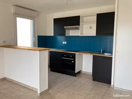 t3 récent sur lescar avec terrasse et climatisation