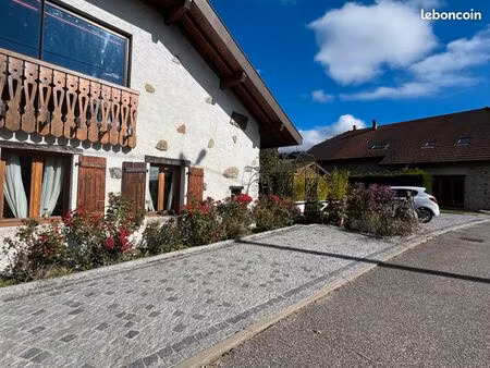 magnifique appartement de 90m2 dans vieille ferme rénovée à 20mn d'annecy  30mn de la fron