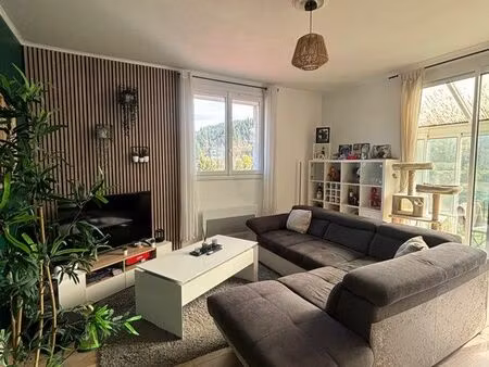 appartement t3 lumineux de 63 m² avec véranda  garage et cave