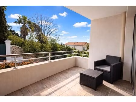 charmant t2 avec terrasse et parking à toulon