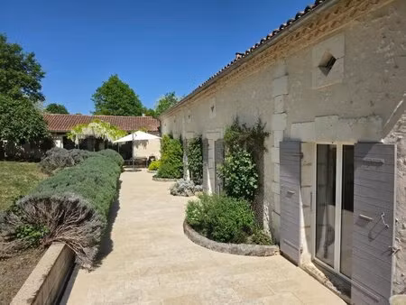 maison de 7 pièces de 225 m² à douville