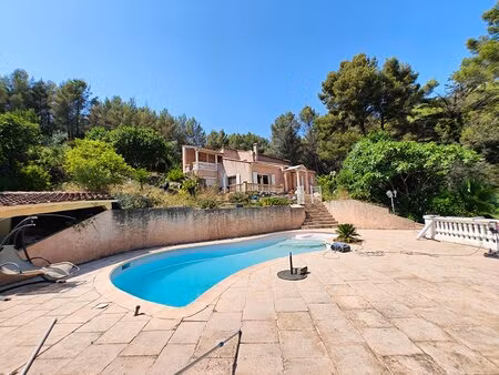 toulon ouest limite le revest villa de 141 m² sur 3 500 m² de terrain paysagé avec piscine