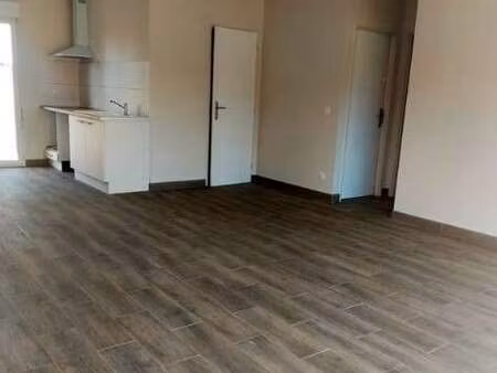 location maison à lesparre-médoc (33340) : à louer / 62m² lesparre-médoc