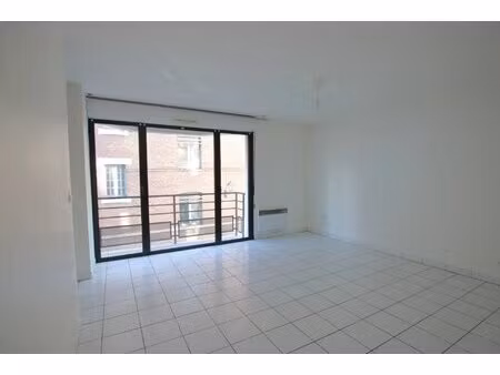 appartement de type ii avec emplacement de stationnement entre la cathédrale et les quais