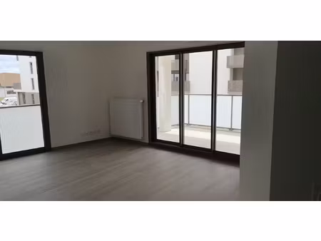 appartement t2 de 44 20 m2 avec terrasse et place de parking