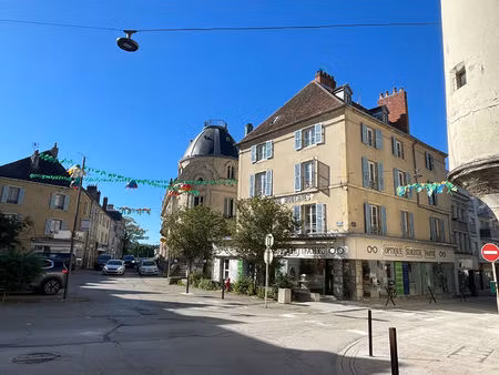 gray centre-ville : immeuble en monopropriété de 8 lots