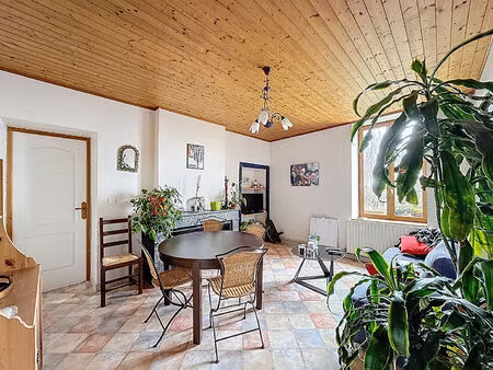 appartement 4 pièce(s)  de 85m2 plus 43m2 de combles pouvant etre aménageables