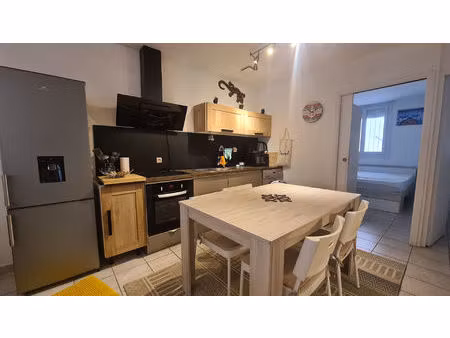 mèze  appartement t3 de 57 m² environ  proche centre ville.