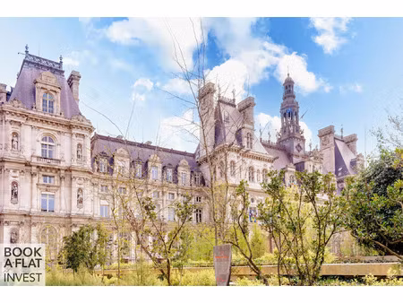 le marais – dernier étage – élégant 3 pièces rénové de 71 59 m²