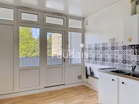 saint-lo - t4 avec balcon et parking
