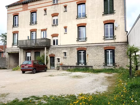 charmant t3 64 m2 en rez-de-chaussée  parking inclus troye